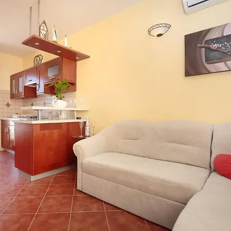 アパート Stari Brist By Interhome ロヴィンスコ・セロ